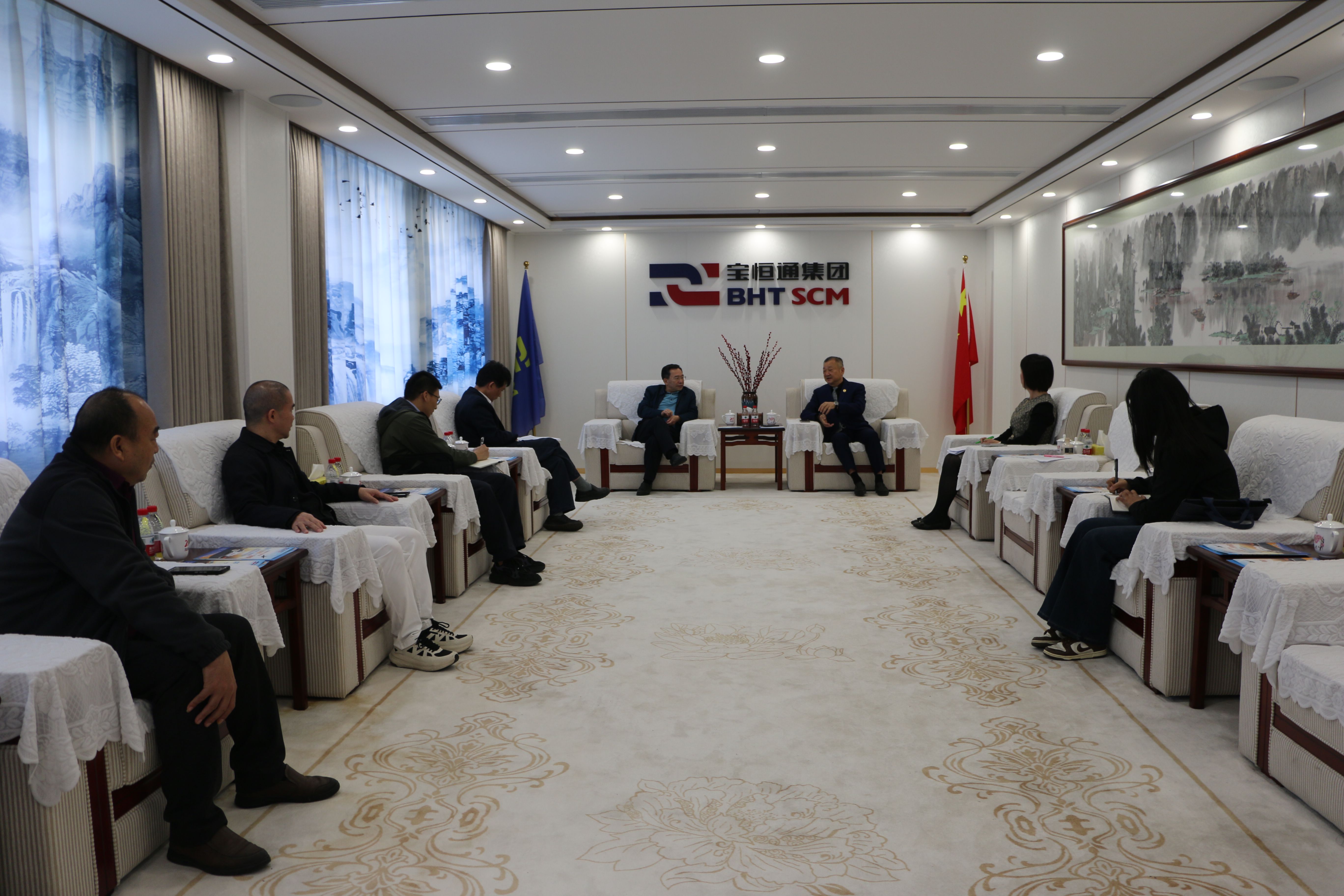 Zhang Xionghan, Deputy District Chief of Yantian District, Shenzhen and member of the Party Leadership Group, led a delegation to visit Baohengtong Group for research and guidance